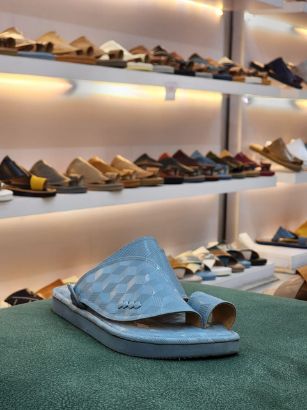 صورة شرقي جلد فاخر منقوش مديل س85